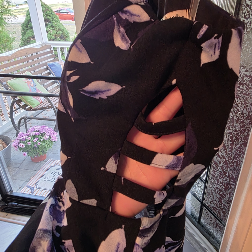Xtraordinary Black and Blue Floral Backless Dress, Medium🖤💙 Like New Condition - Picture 2 of 8